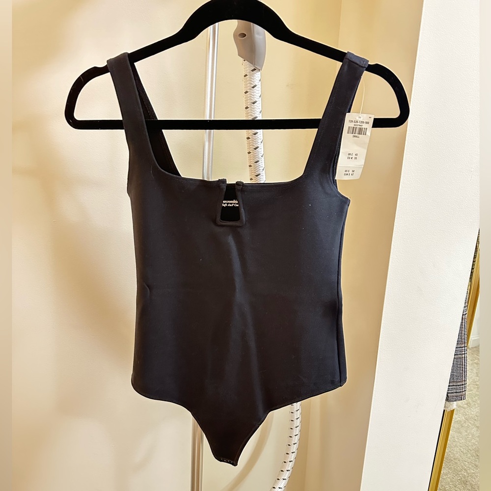 NWT Abercrombie & Fitch black body suit.